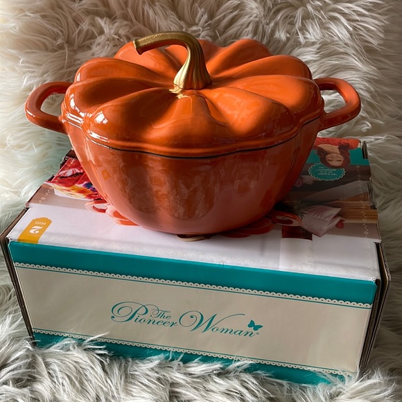 The Pioneer Woman 3.5 Quart Dutch Oven